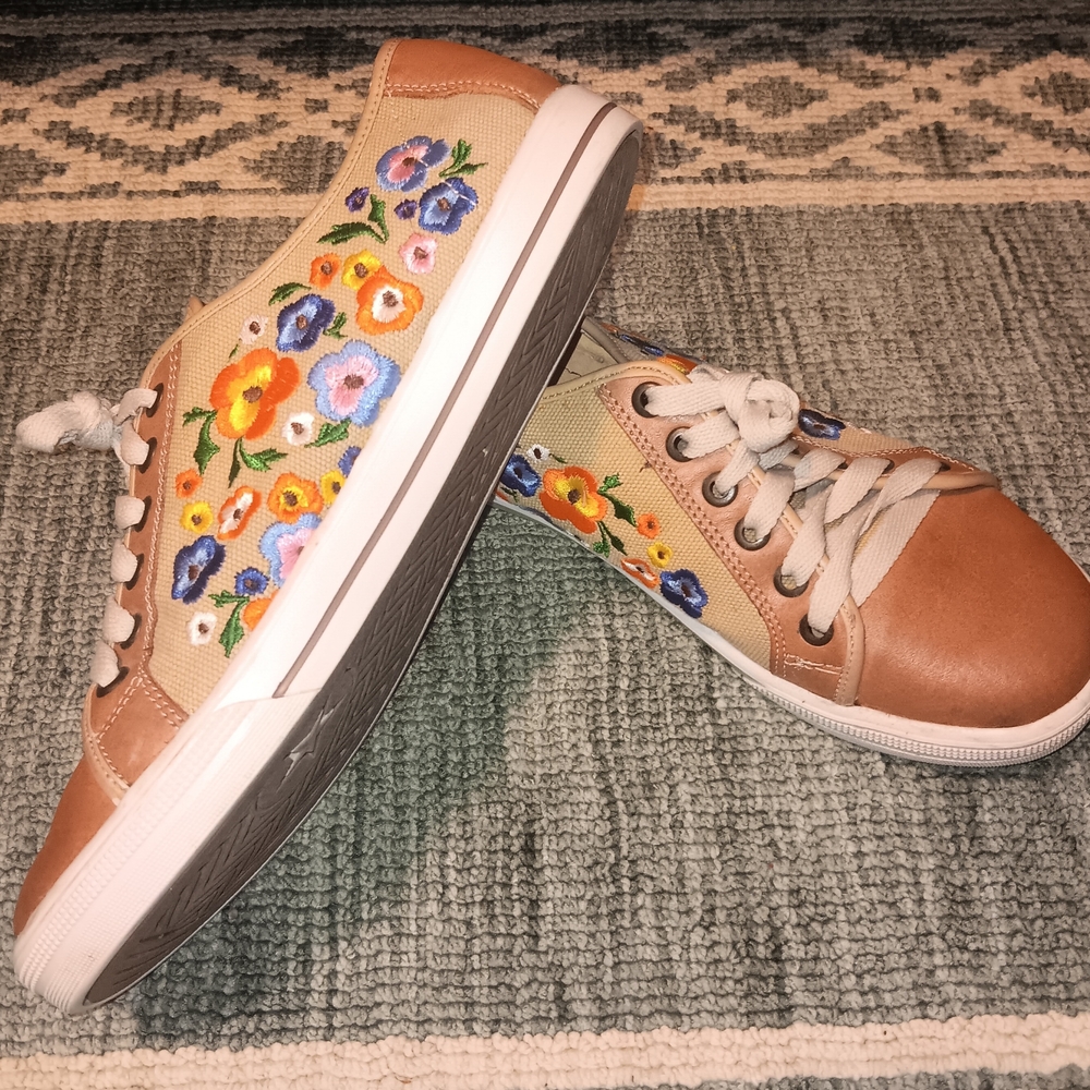 MEXICANA Tan Sneakers with Multicolor Floral Embroidery - Picture 3 of 4